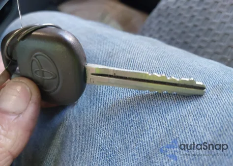 2010 Toyota Tundra Grade 5.7L V8 z USA, uszkodzony, nr VIN 5TFUY5F15AX138097